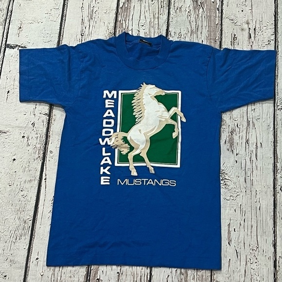 Vintage 1990s Meadowlake Mustangs 90s Graphic Crewneck Tee Top Shirt - Picture 1 of 6